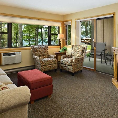 The Pointe Hotel And Suites Minocqua Esterno foto