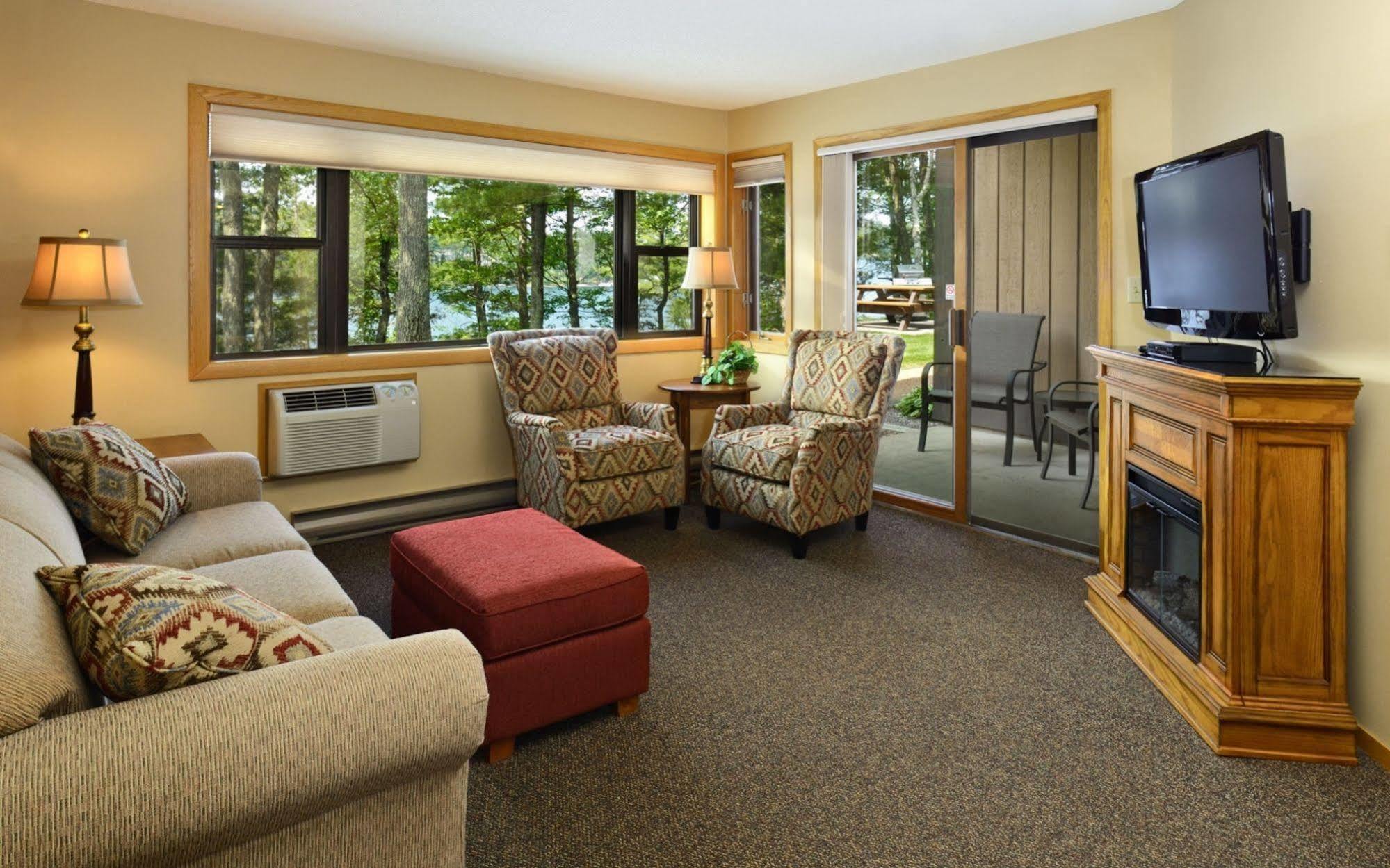 The Pointe Hotel And Suites Minocqua Esterno foto