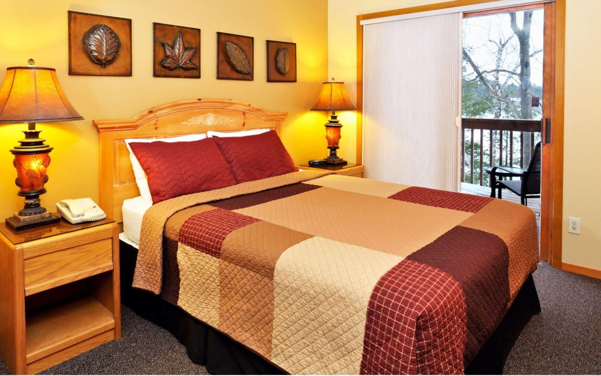The Pointe Hotel And Suites Minocqua Esterno foto