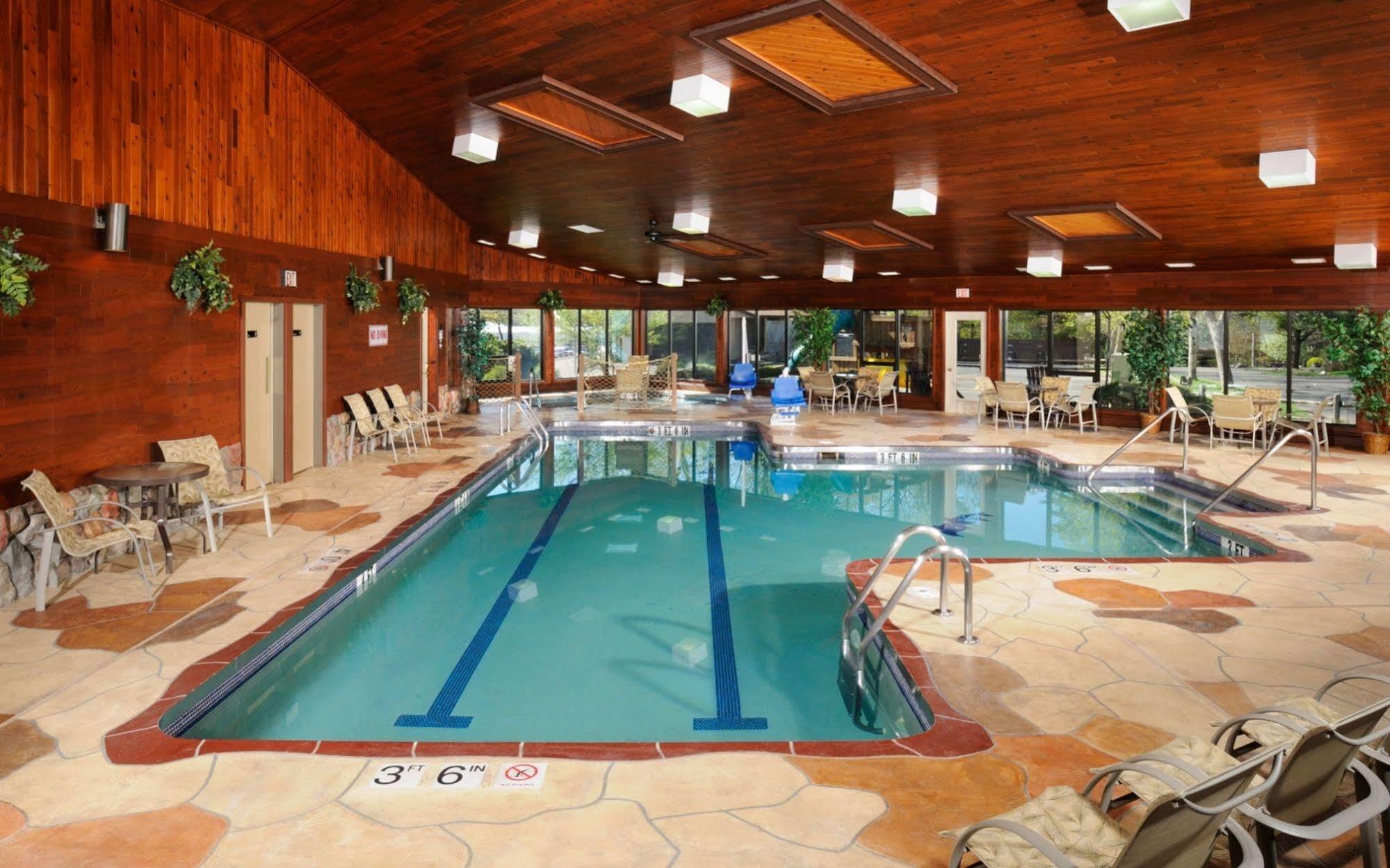 The Pointe Hotel And Suites Minocqua Esterno foto
